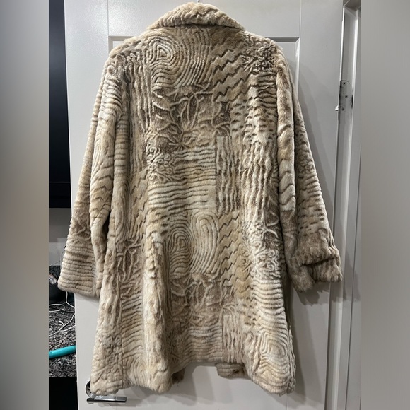 Kristin Blake faux fur coat - Picture 3 of 8